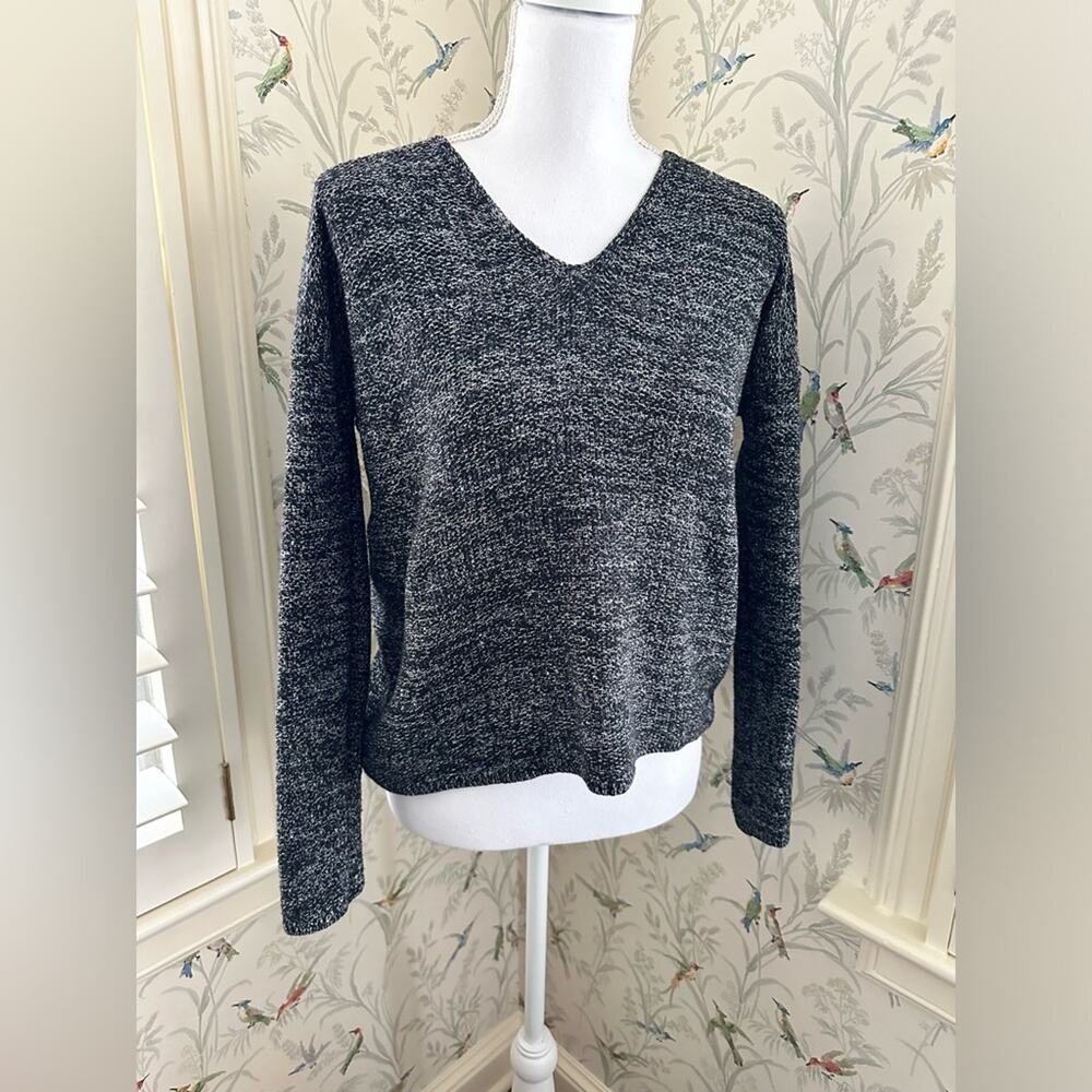 H&M black and white cotton women’s v-neck cropped sweater